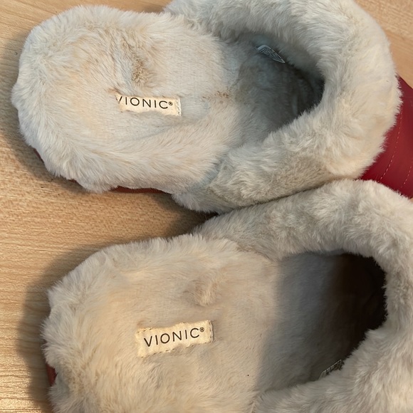 Vionic Josephine Dusty Cedar Puffy Nylon Shearling Lined Slipper - New - Picture 4 of 7